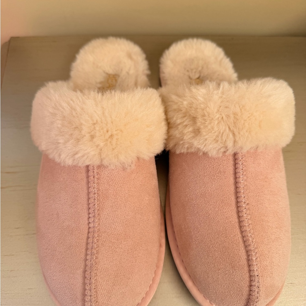Beach by Matisse Women’s Size 9 Pink Faux Shearling Suede Slippers